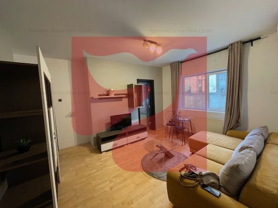 Apartament cochet in vila cu curte, la parter