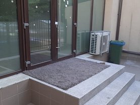 Închiriere spaţiu comercial