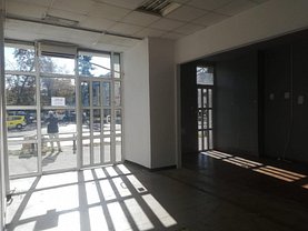 Închiriere spaţiu comercial