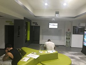 Vânzare spaţiu comercial