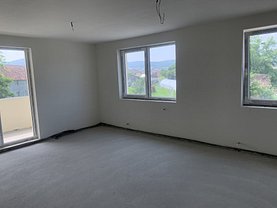 Apartament de vânzare 3 camere, în Floresti