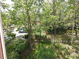 Apartament de vânzare 3 camere, în Bacau, zona Central