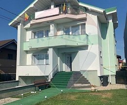 Casa de vânzare 12 camere, în Bacău, zona Nord
