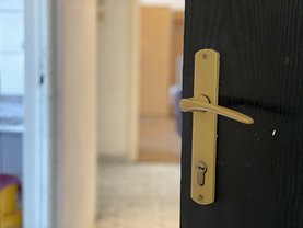 Apartament de vânzare 3 camere, în Mangalia, zona Central