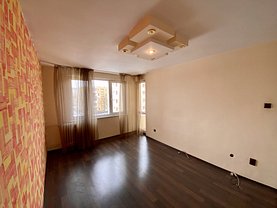 Apartament de vânzare 3 camere, în Braşov, zona Blumăna