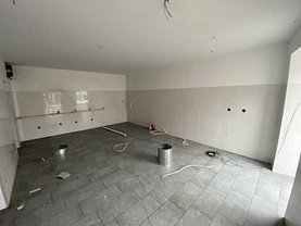 Închiriere spaţiu comercial