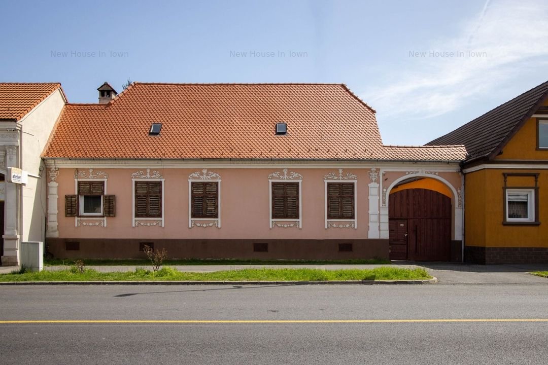 Casă Săsească Autentică cu Şură Impresionantă în Cristian - Teren 2729mp