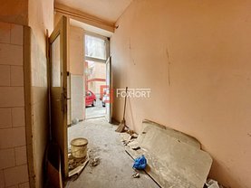 Vânzare spaţiu comercial