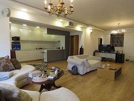 Apartament de vânzare 3 camere, în Bucureşti, zona Şoseaua Nordului