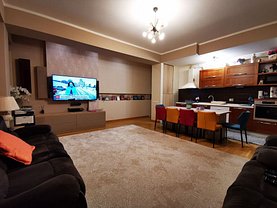 Apartament de vânzare 3 camere, în Bucuresti, zona Iancu Nicolae