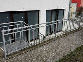Vânzare spaţiu comercial