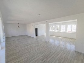 Închiriere spaţiu comercial