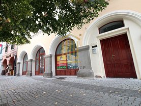 Închiriere spaţiu comercial