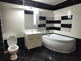 Apartament de închiriat 3 camere, în Braşov, zona Central