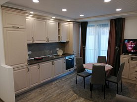 Apartament de închiriat 3 camere, în Braşov, zona Centrul Istoric