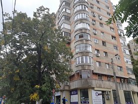 Apartament de vânzare 3 camere, în Bucureşti, zona Decebal