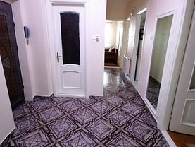 Apartament de închiriat 4 camere, în Târgovişte, zona Micro 8