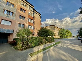 Apartament de vânzare 3 camere, în Târgovişte, zona Micro 12