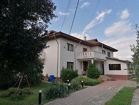 Casa de vânzare 8 camere, în Moreni