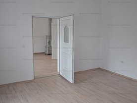 Casa de închiriat 4 camere, în Sibiu, zona Central