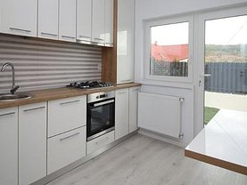 Casa de vânzare 4 camere, în Iaşi, zona Păcurari
