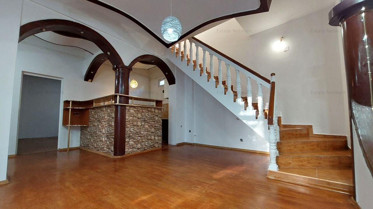 CASA DE VANZARE - 4 CAMERE - STR. AL. MOGA