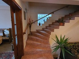 Casa de vânzare 13 camere, în Constanta, zona Universitate