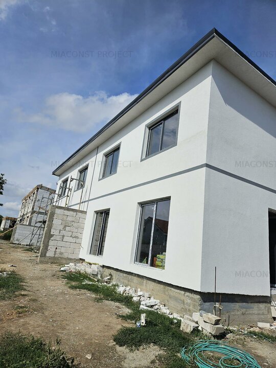 Casa  120 mp,3 camere,2 bai , dressing