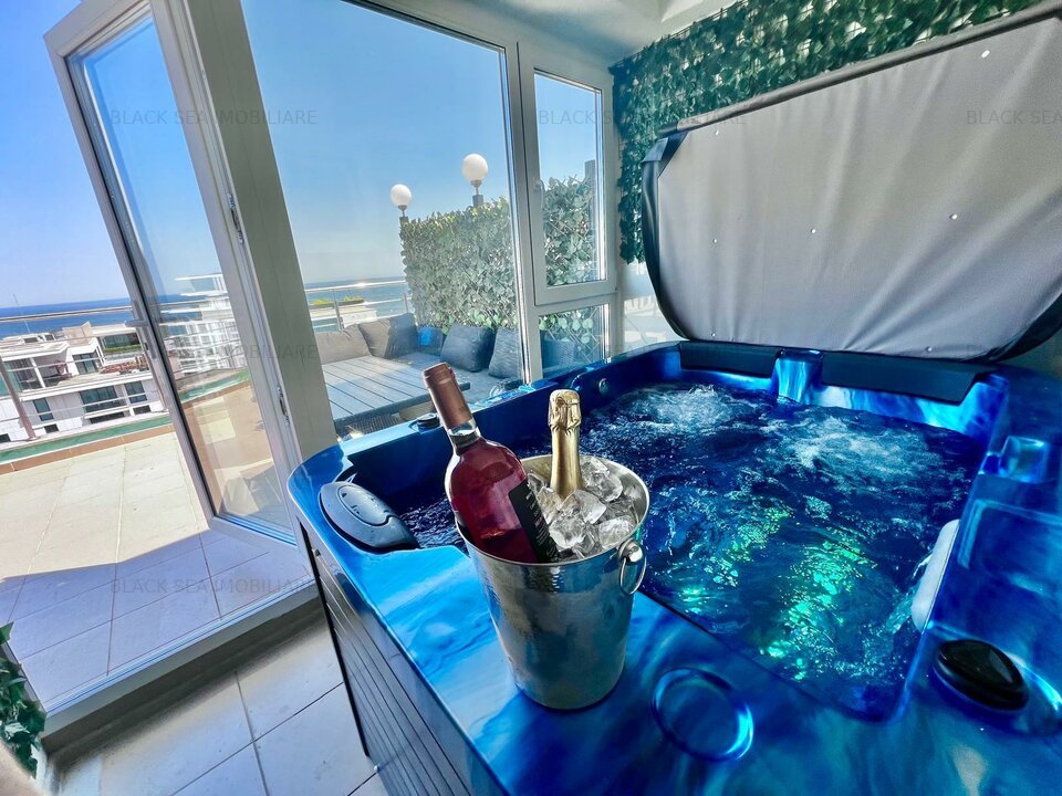 Spectaculos Penthouse de închiriat în Summerland