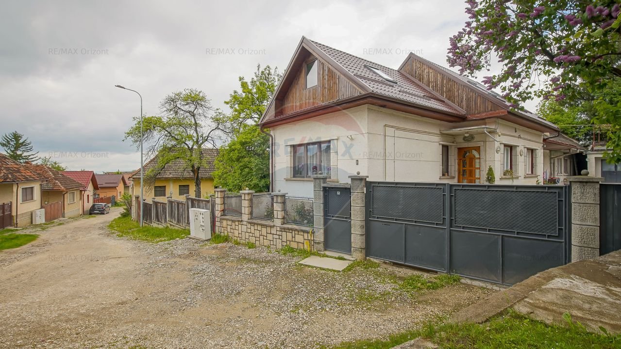 Casa individuala cu doua corpuri, anexe si teren generos