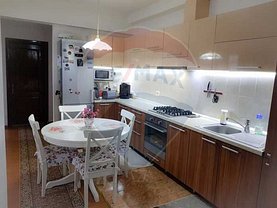 Apartament de vanzare 3 camere, în Suceava, zona George Enescu