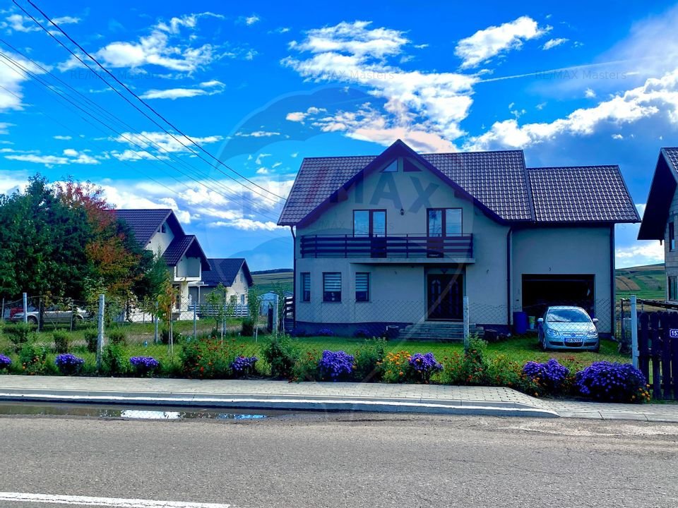 Casa / Vila cu 5 camere in Mihoveni Suceava