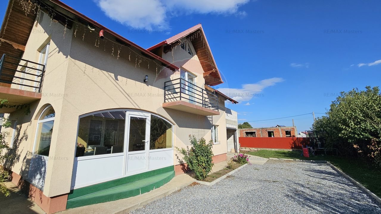 Casa / Vila cu 7 camere de vanzare in Mihoveni, Suceava