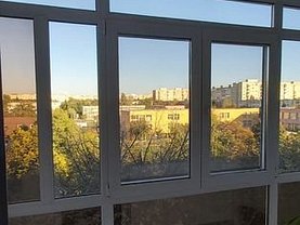 Apartament de vânzare 3 camere, în Bucureşti, zona Valea Oltului