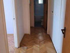 Apartament de vânzare 3 camere, în Bucureşti, zona Titan