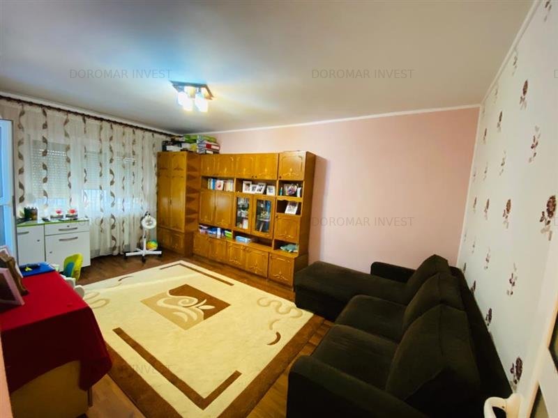 Vanzare apartament 2 camere mobilat - Micro 16 - imaginea 1