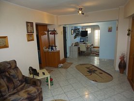 Apartament de vânzare 4 camere, în Focşani, zona Central