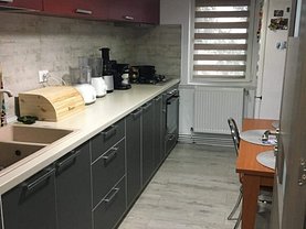 Apartament de vanzare 3 camere, în Focsani, zona Ultracentral