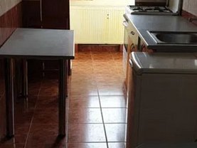 Apartament de vânzare 3 camere, în Braşov, zona Judeţean