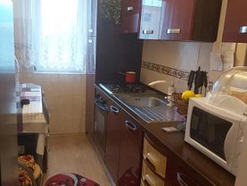 Apartament de vânzare 3 camere, în Braşov, zona Astra