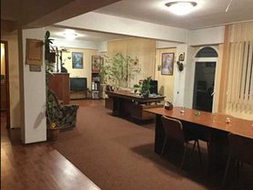 Casa de închiriat 8 camere, în Braşov, zona Griviţei