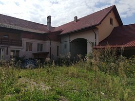 Casa de vânzare 8 camere, în Cristian