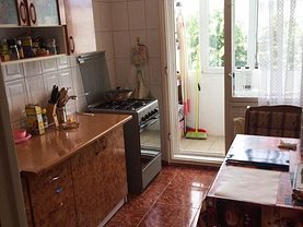 Apartament de vânzare 3 camere, în Bucureşti, zona Berceni