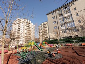 Apartament de vânzare 3 camere, în Bucureşti, zona Titan