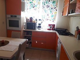 Apartament de vânzare 3 camere, în Bucureşti, zona Colentina