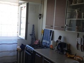 Apartament de vânzare 3 camere, în Bucureşti, zona Ştefan cel Mare
