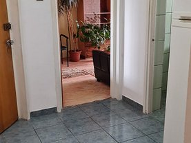 Apartament de vânzare 3 camere, în Bucureşti, zona Titan