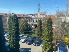 Apartament de închiriat 3 camere în Targoviste, Central
