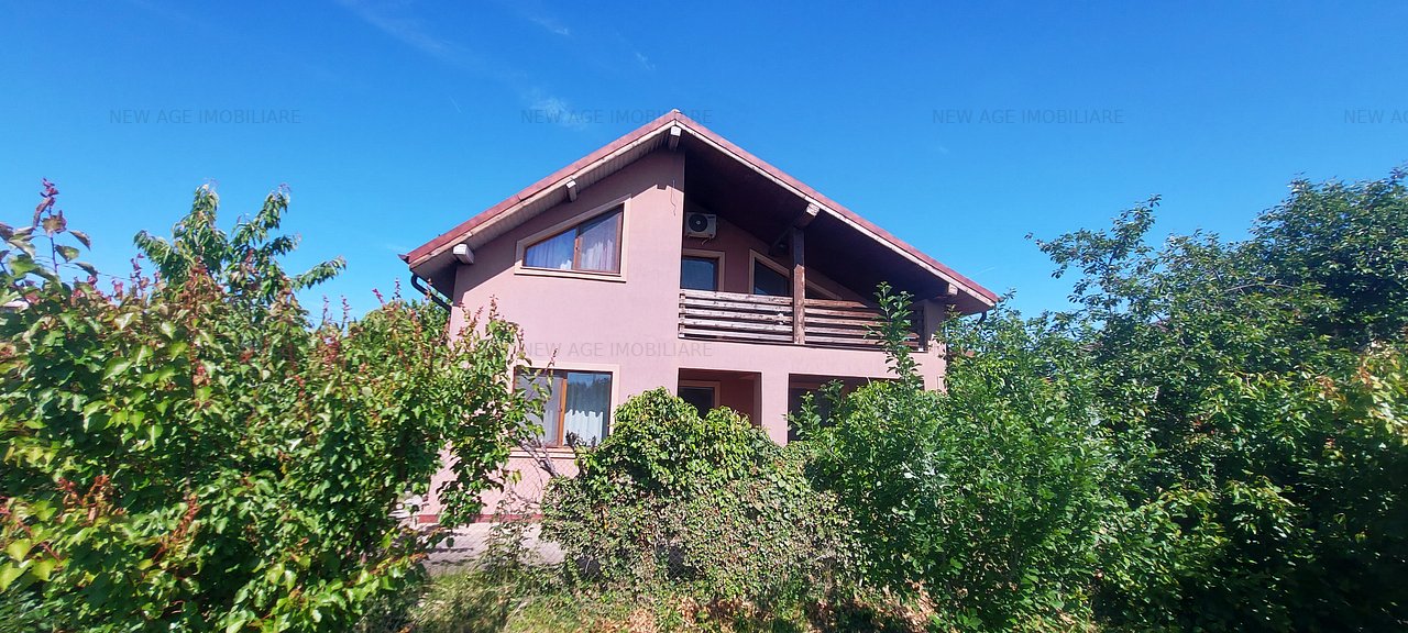 Vila cocheta Mihailesti, P+M, cu dormitor la parter.