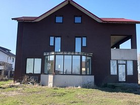 Casa de vânzare 8 camere, în Domneşti